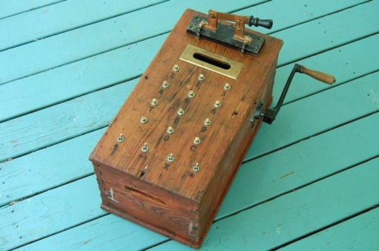 http://nicenfunny.files.wordpress.com/2010/11/antique-calculator-7.jpg?w=550